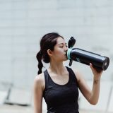 Exercice de dips aux barres parallèles