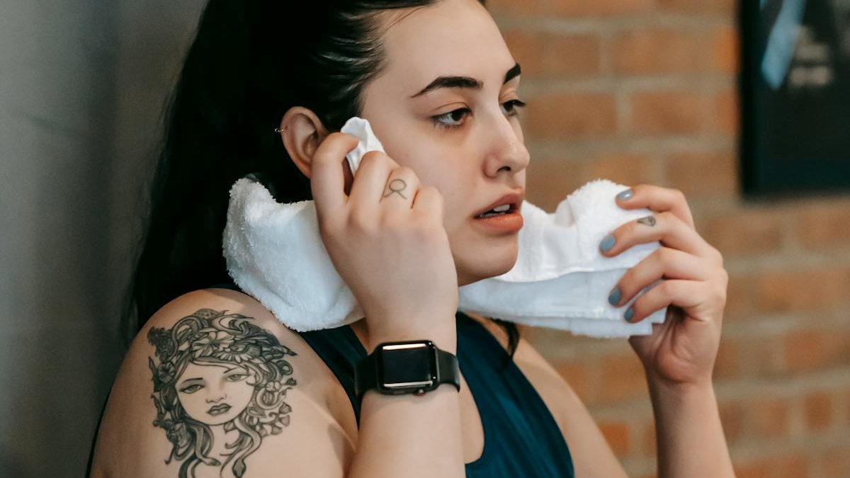 Élévation latérale : guide complet, technique et muscles sollicités