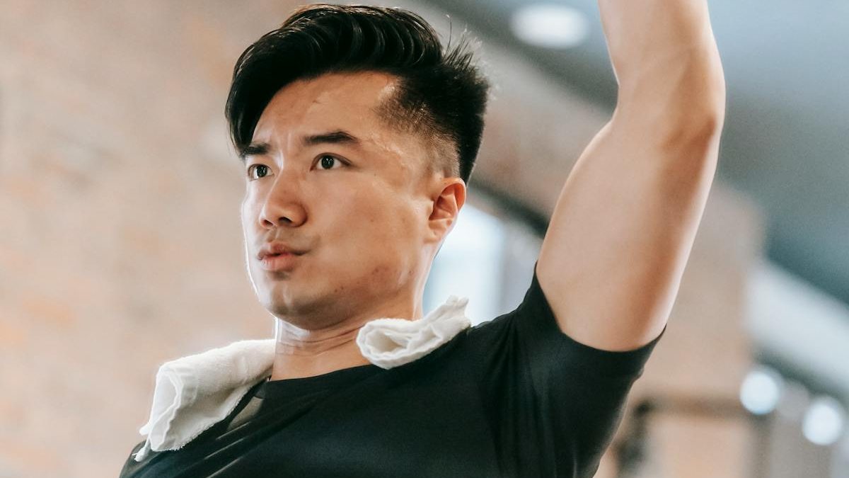 Développé militaire : guide complet, technique et muscles sollicités