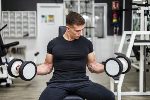 Curl biceps : guide complet, technique et muscles sollicités